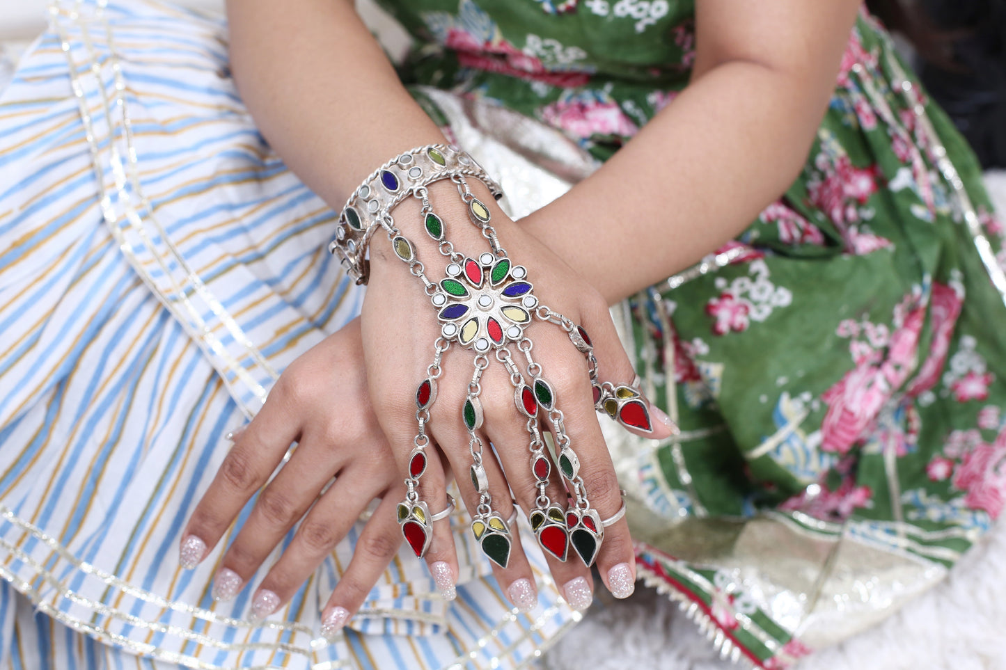 SWARAH GLASS HANDCUFF