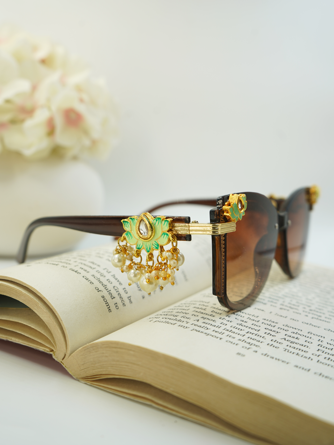 NAWABI BROWN SUNGLASSES