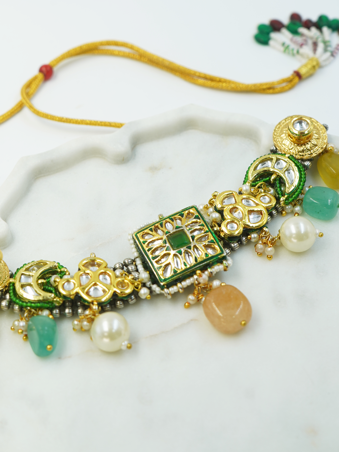 JUGNI CHOKER