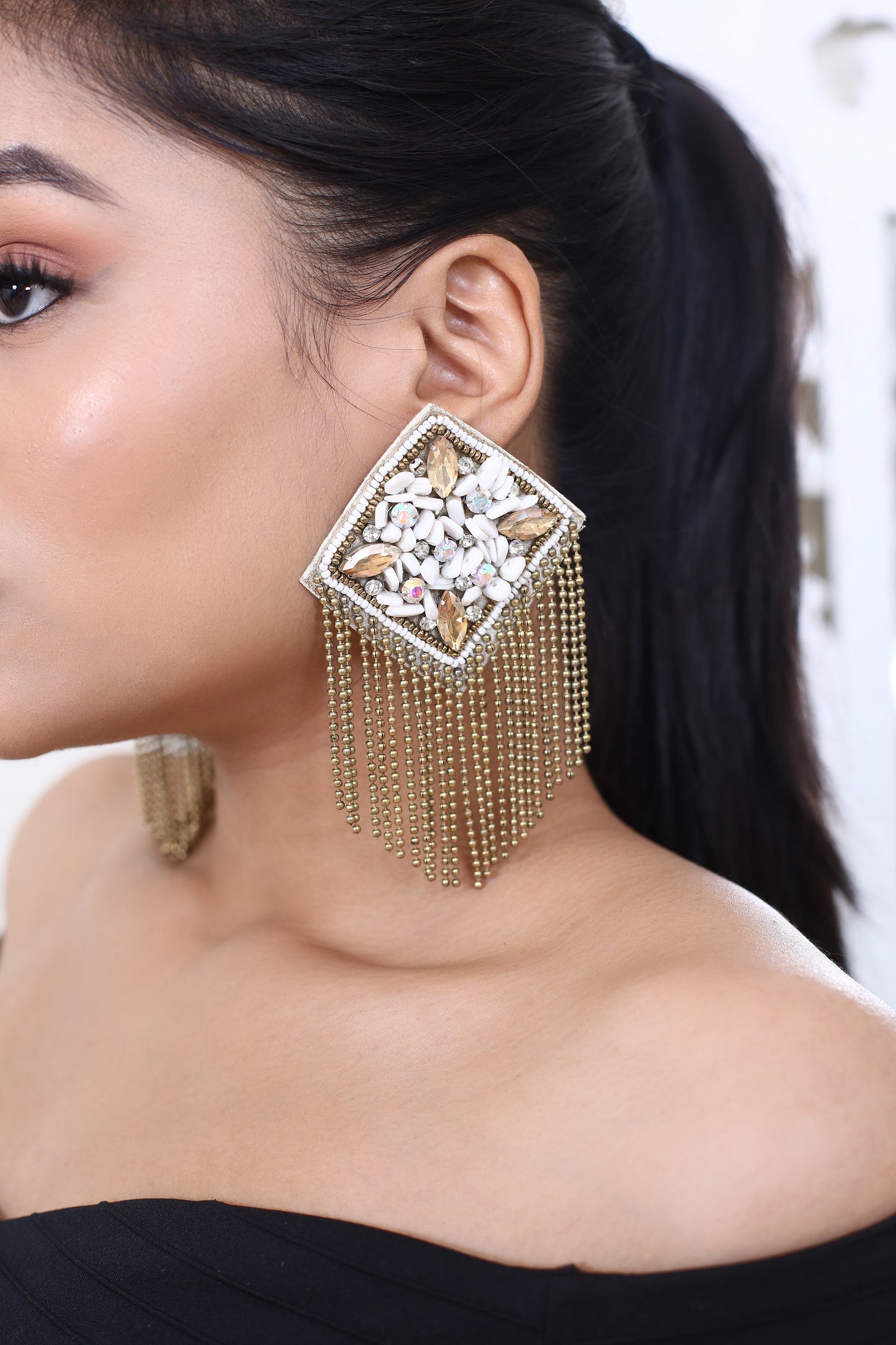 AMAIRA CRYSTAL EARRINGS