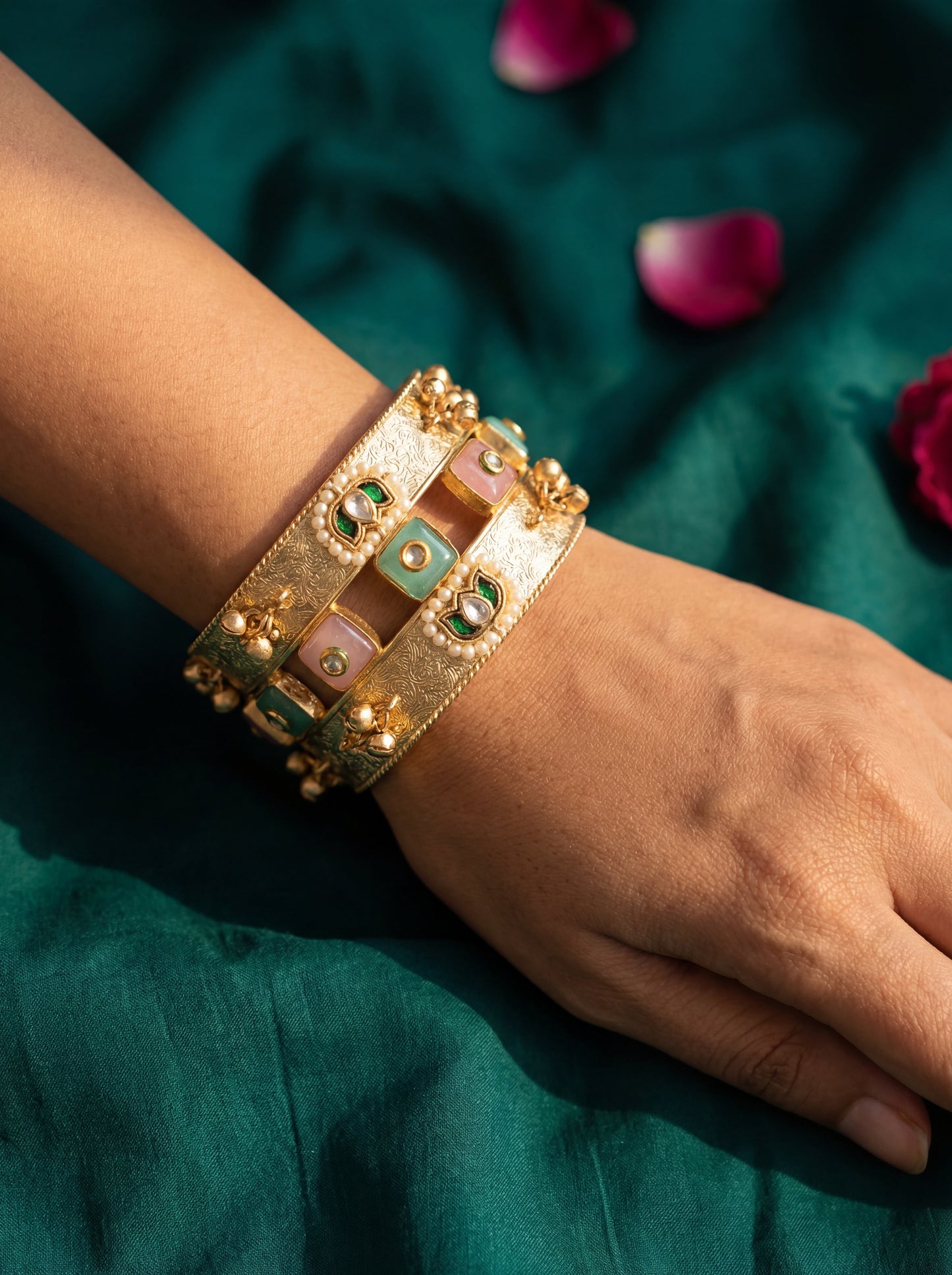 SAHAR HANDCUFF