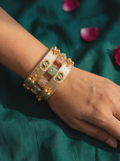 SAHAR HANDCUFF
