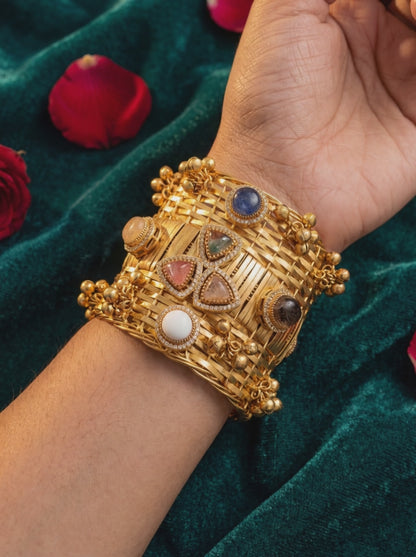 ZAREEN HANDCUFF